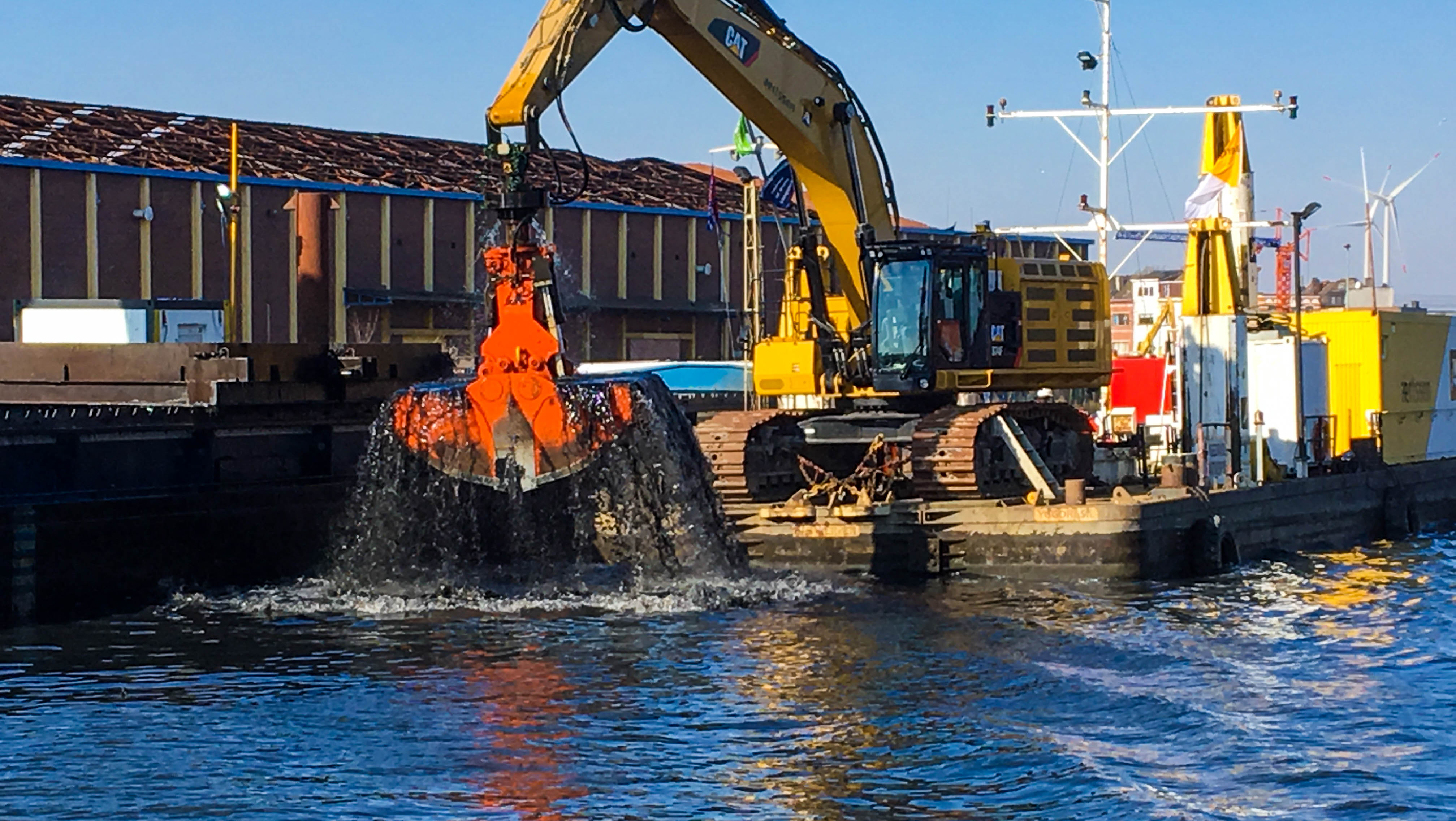 clamshell bucket dredging contaminated sediment