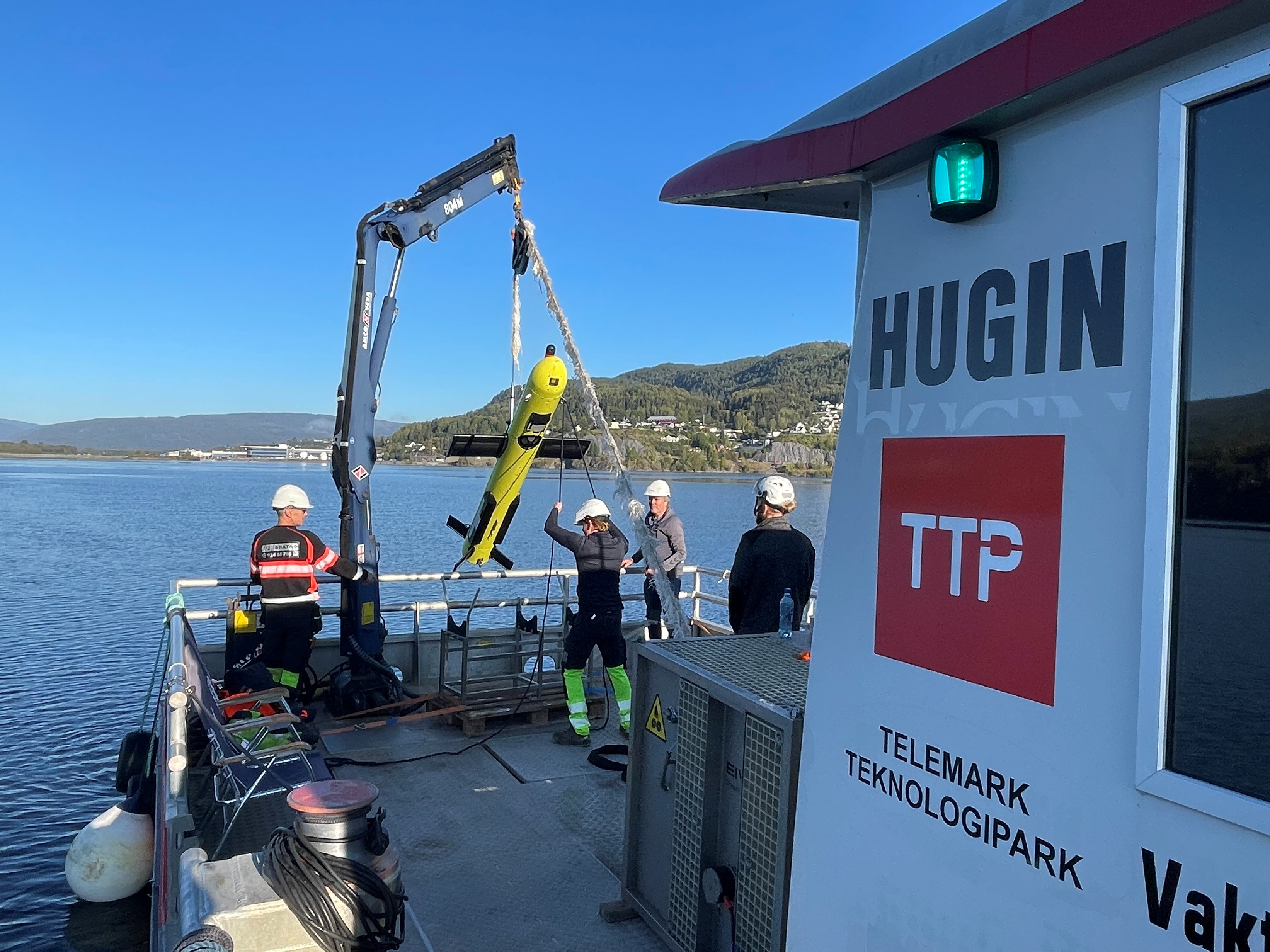 Retrieving the ViperFish from the Hugin vessel